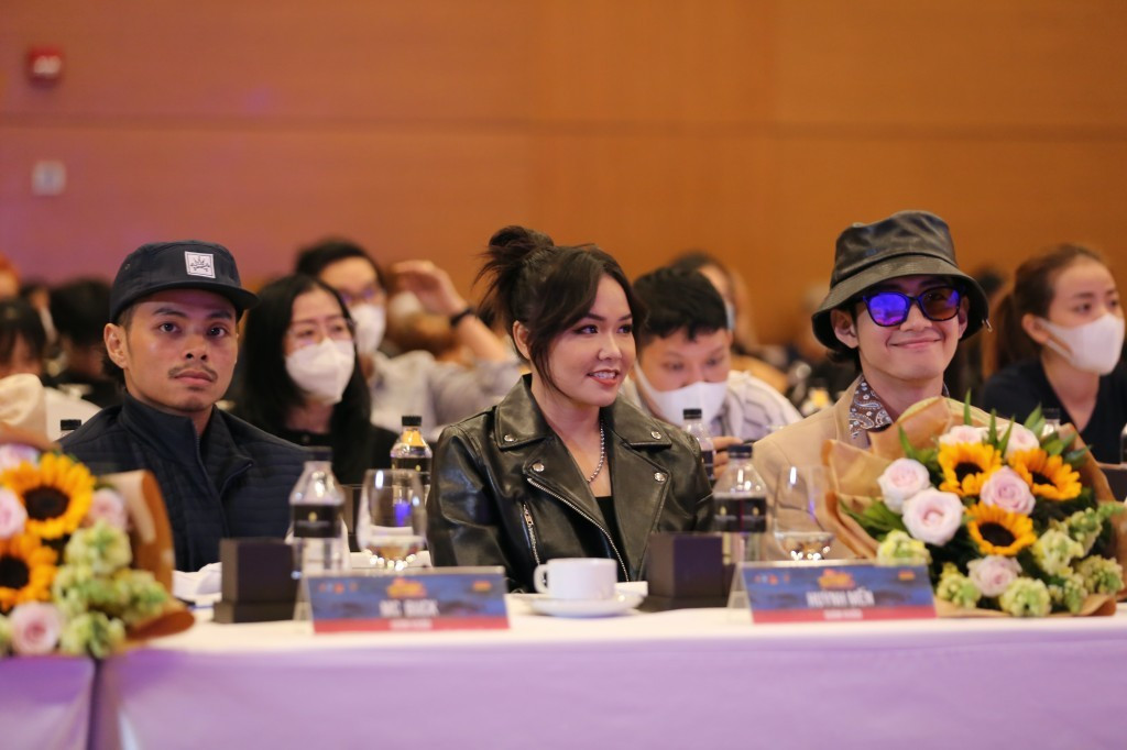 Việt Max, Quang Đăng, Huỳnh Mến, MC Buck ngồi “ghế nóng” Lễ hội vũ đạo ngoài trời lớn nhất 2022