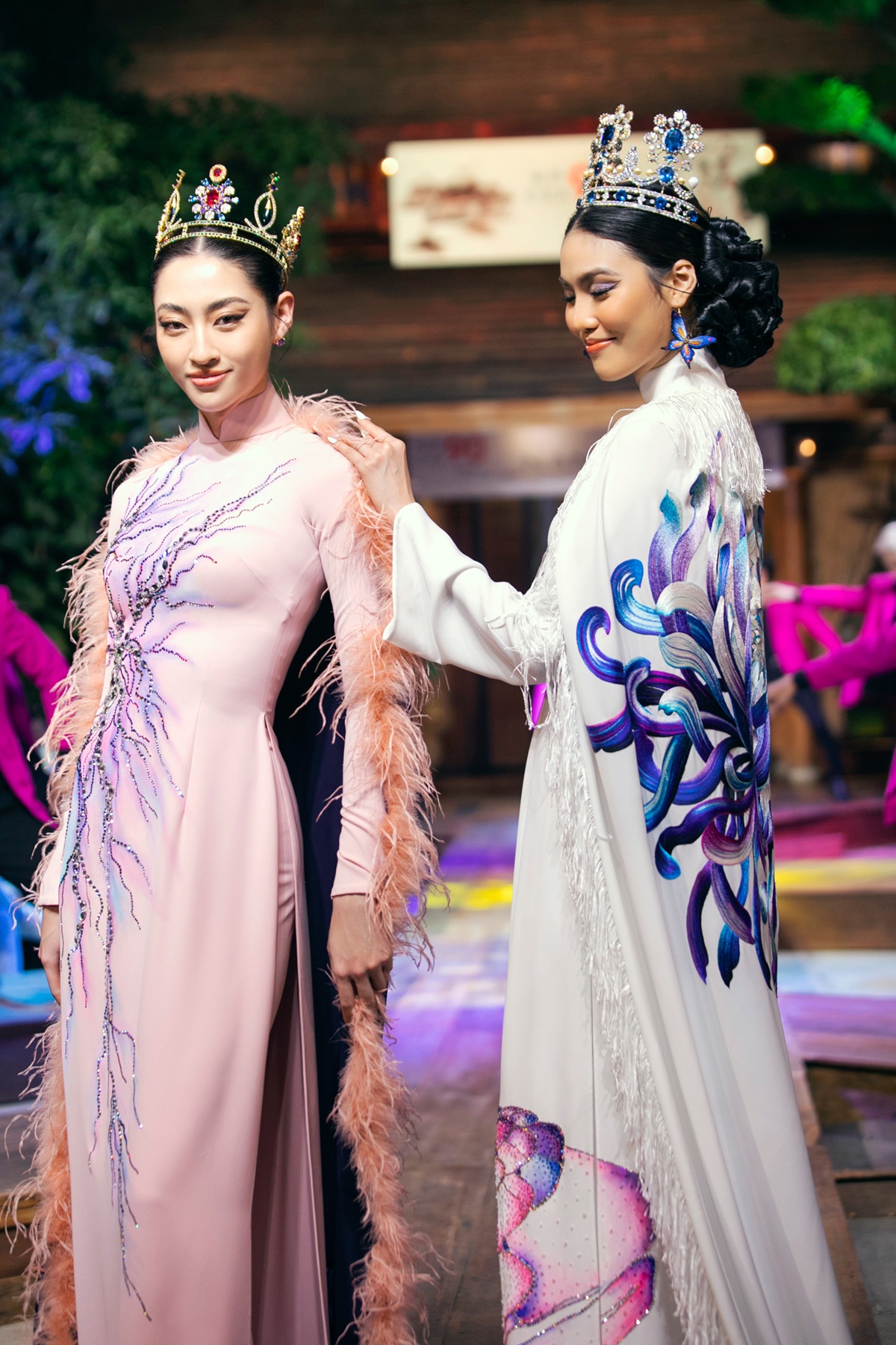 Lan Khuê- Lương Thùy Linh cùng làm vedette show thời trang tại nhà riêng của NTK Đinh Văn Thơ