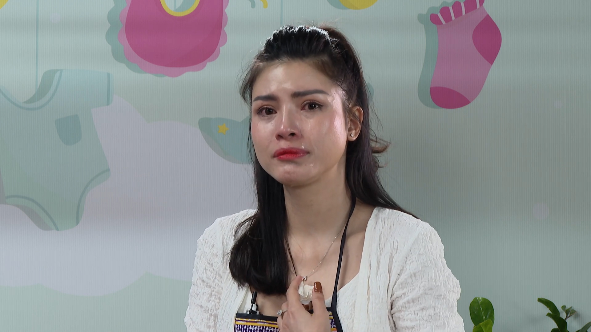 TikToker triệu view Nguyệt Fake: 18 tuổi sinh con, trầm cảm tới mức đổ vỡ hôn nhân