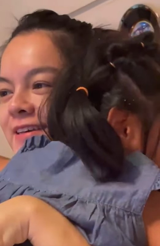 Con gái Phạm Quỳnh Anh khóc nấc khi xem MV Vai “Ác” của mẹ