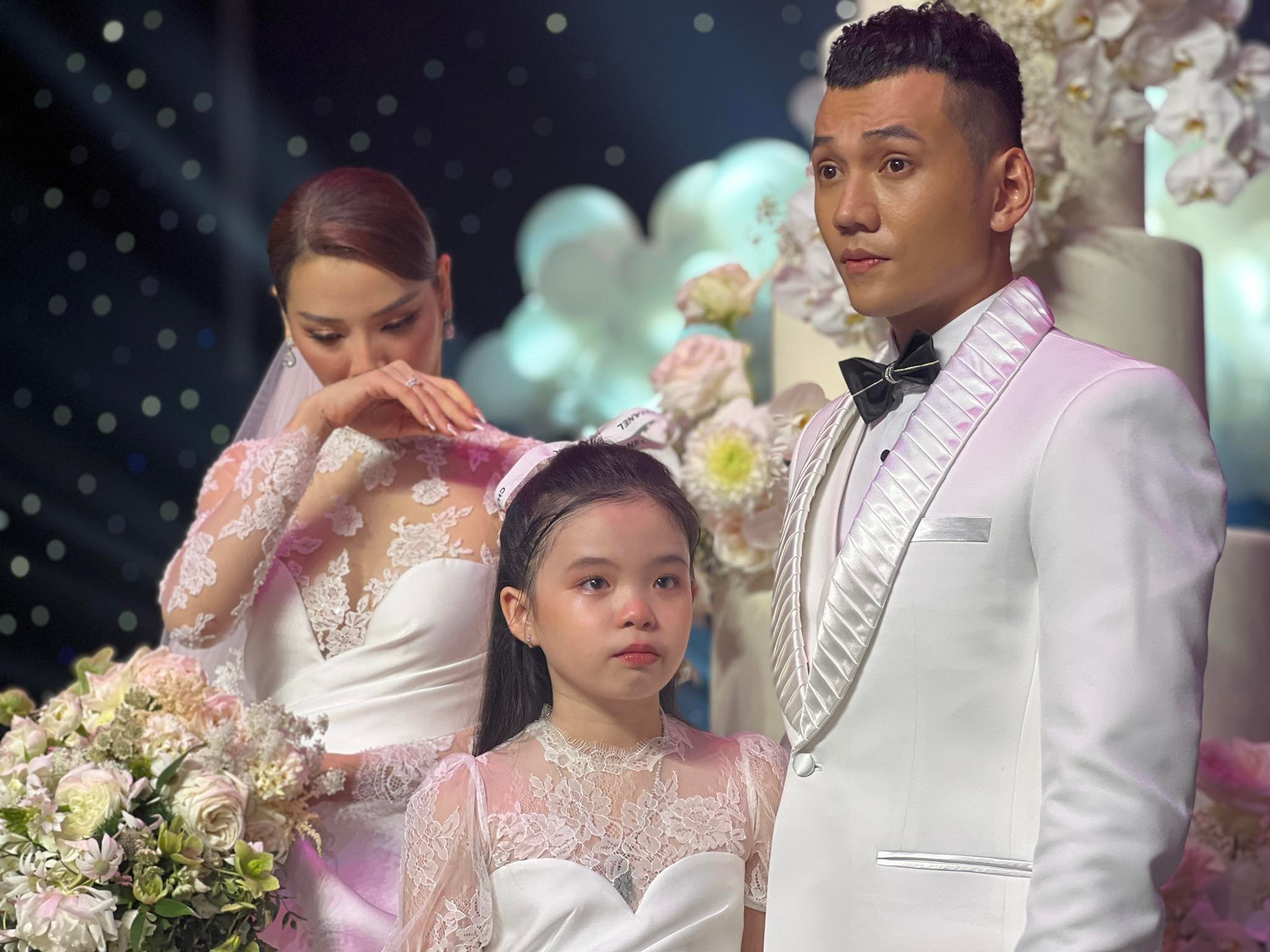 Bị chê chuyện nuôi hộ người ta, Lý Bình khôn ngoan không đáp trả chỉ làm một hành động không chút dư thừa Bị chê chuyện nuôi hộ người ta, Lý Bình khôn ngoan không đáp trả chỉ làm một hành động không chút dư thừa