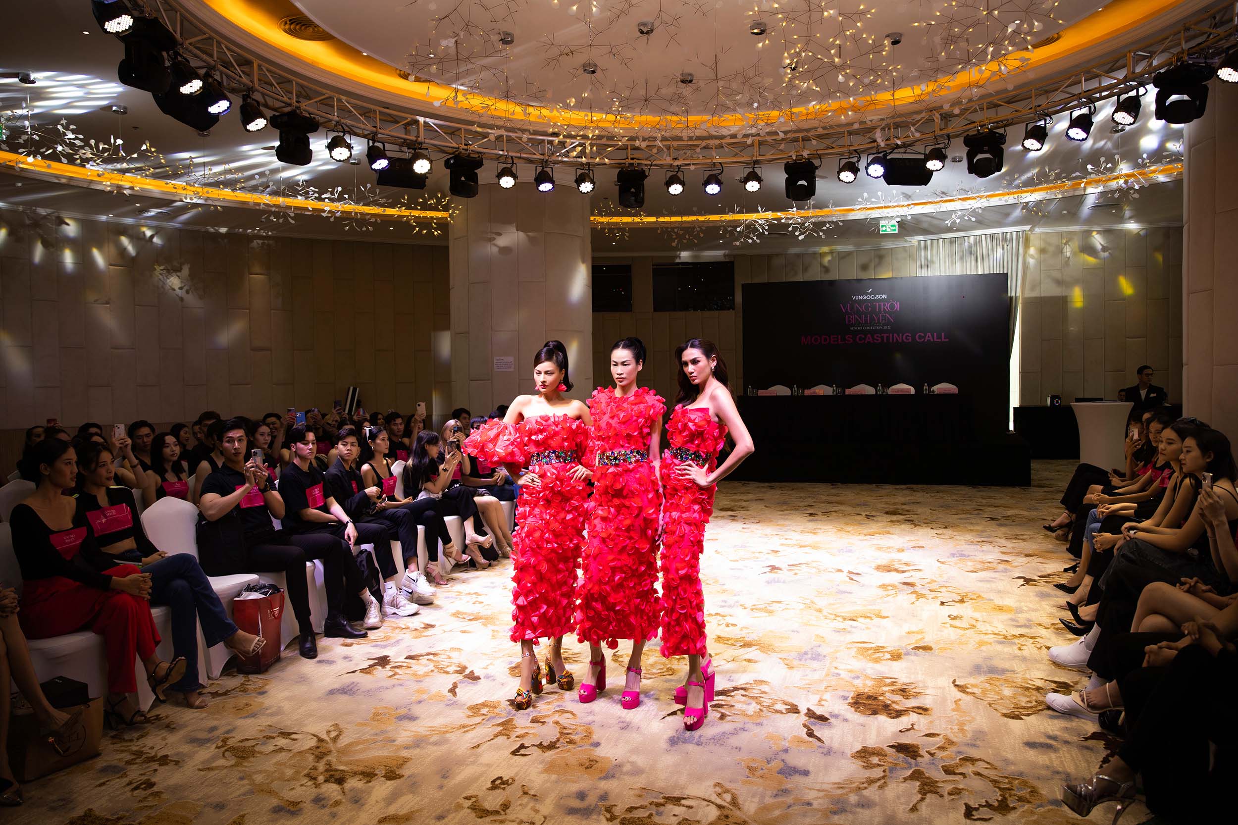 Võ Hoàng Yến- Vũ Thu Phương- Thanh Trúc Trương cùng sải bước catwalk thị phạm thí sinh tại buổi Casting Võ Hoàng Yến- Vũ Thu Phương- Thanh Trúc Trương cùng sải bước catwalk thị phạm thí sinh tại buổi Casting