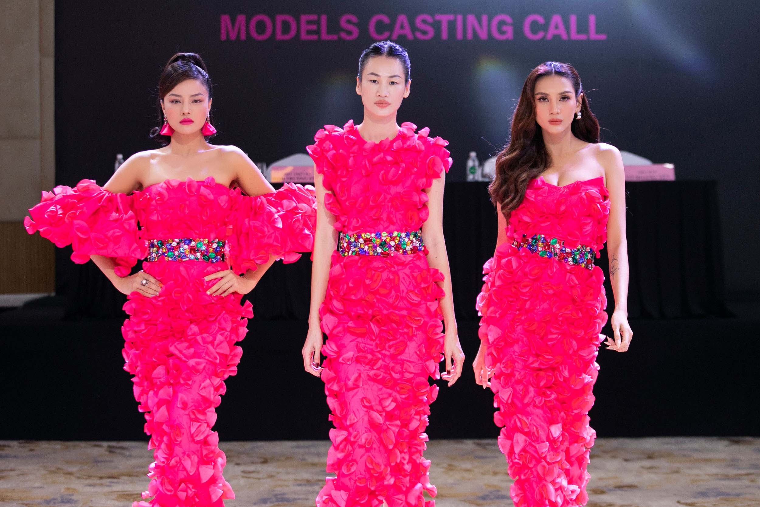 Võ Hoàng Yến- Vũ Thu Phương- Thanh Trúc Trương cùng sải bước catwalk thị phạm thí sinh tại buổi Casting Võ Hoàng Yến- Vũ Thu Phương- Thanh Trúc Trương cùng sải bước catwalk thị phạm thí sinh tại buổi Casting