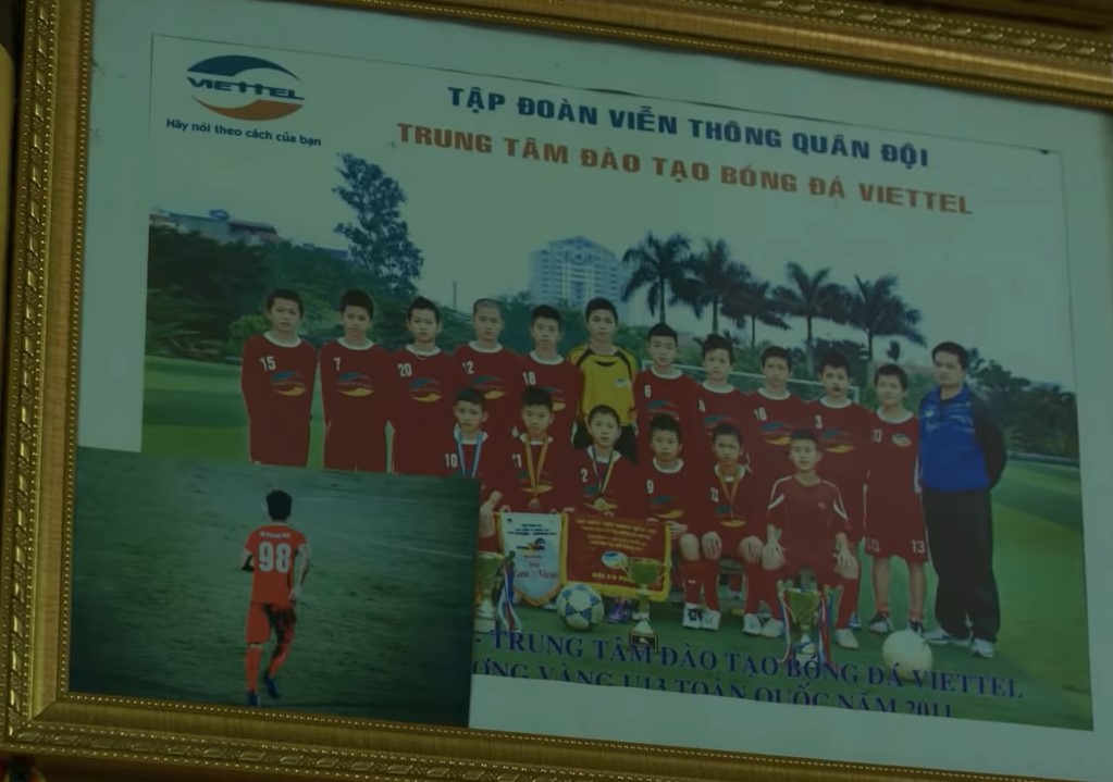 Việt Nam giành HCV tại SEA Games 31, chàng cầu thủ ấm áp mang huy chương về cho mẹ - ảnh 6