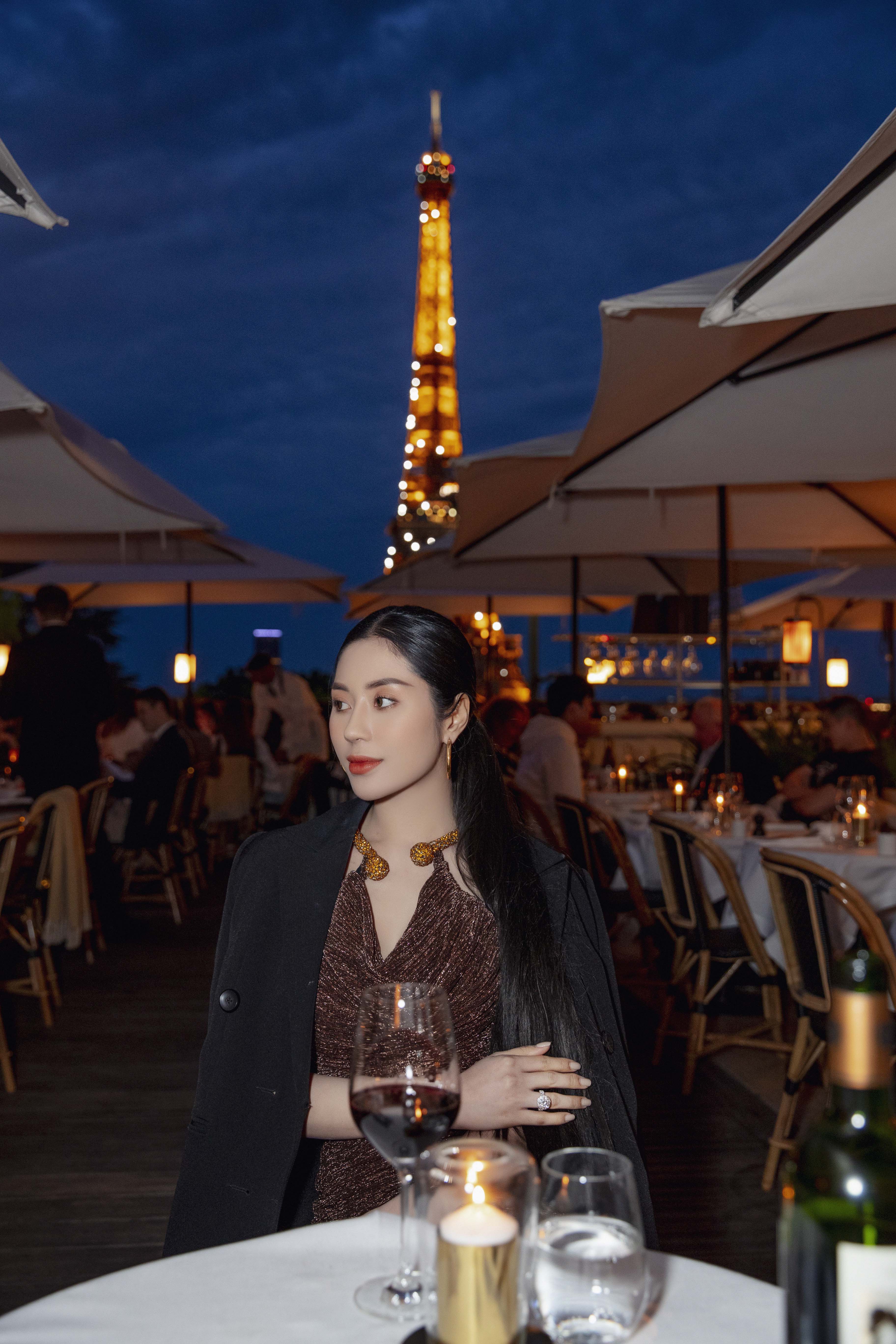 Hoa hậu Tô Diệp Hà xuất diện cây hàng hiệu sang chảnh tại Pháp - ảnh 2
