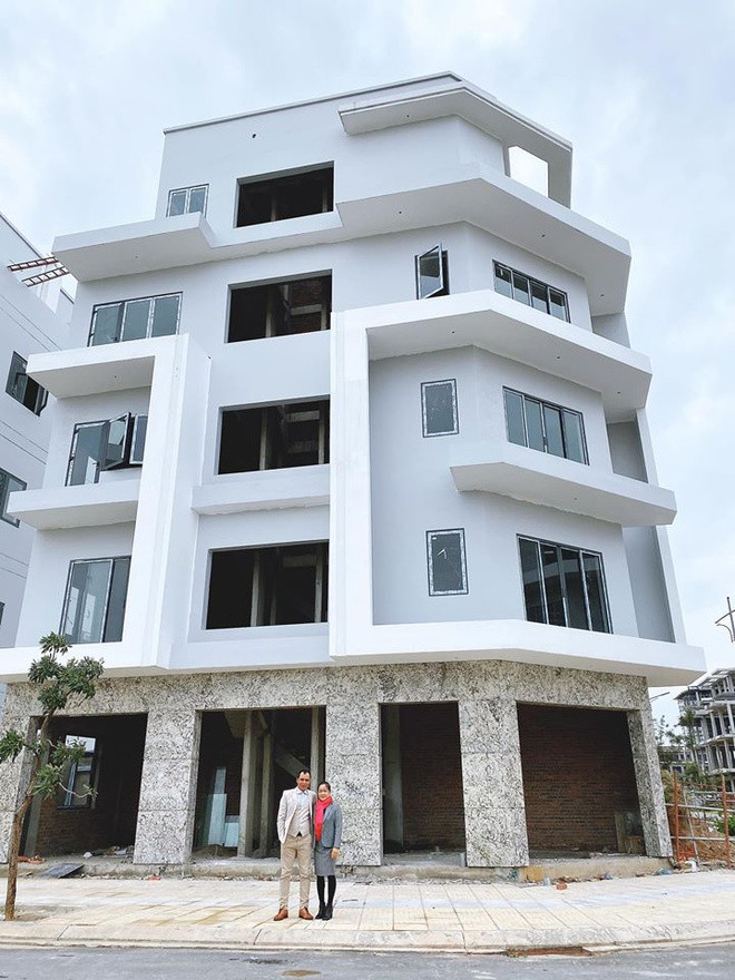 Bị đồng nghiệp nửa đùa nửa thật tiết lộ cát- xê tiền tỷ: Soi ra mới thấy Hoà Minzy thu nhập khủng, tự làm đại gia của chính mình Bị đồng nghiệp nửa đùa nửa thật tiết lộ cát- xê tiền tỷ: Soi ra mới thấy Hoà Minzy thu nhập khủng, tự làm đại gia của chính mình - ảnh 4