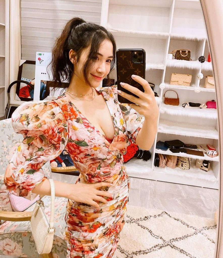 Bị đồng nghiệp nửa đùa nửa thật tiết lộ cát- xê tiền tỷ: Soi ra mới thấy Hoà Minzy thu nhập khủng, tự làm đại gia của chính mình Đời sống sang chảnh của nữ ca sĩ “Không thể cùng nhau suốt kiếp”