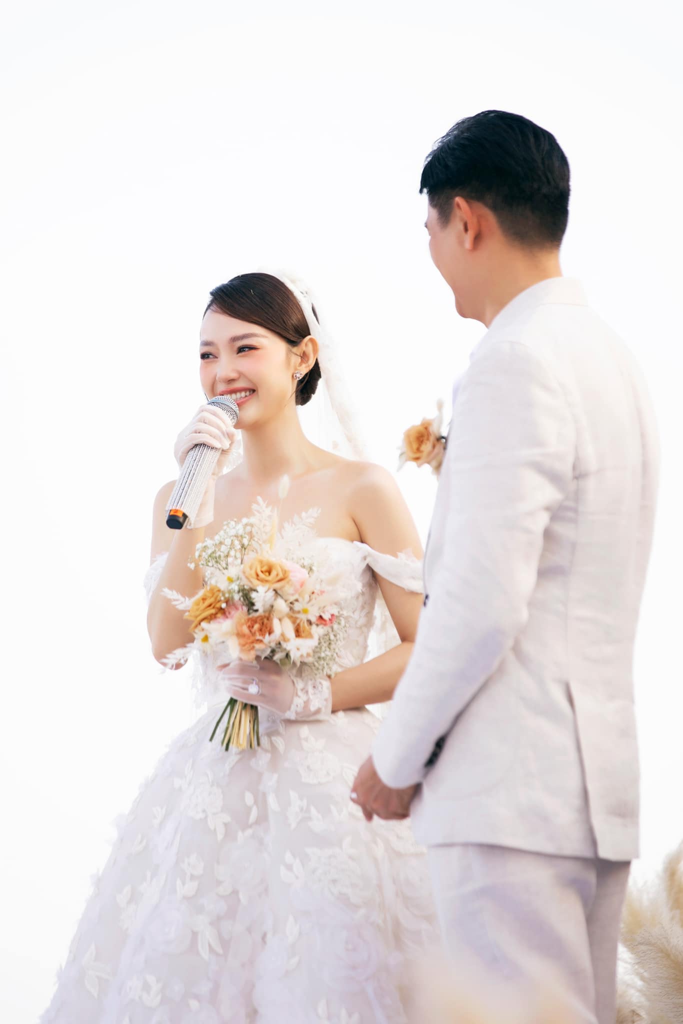 Noo Phước Thịnh tình tứ bên Mai Phương Thúy tại đám cưới Minh Hằng, liệu sẽ có thêm một siêu đám cưới? Noo Phước Thịnh tình tứ bên Mai Phương Thúy tại đám cưới Minh Hằng, liệu sẽ có thêm một siêu đám cưới?