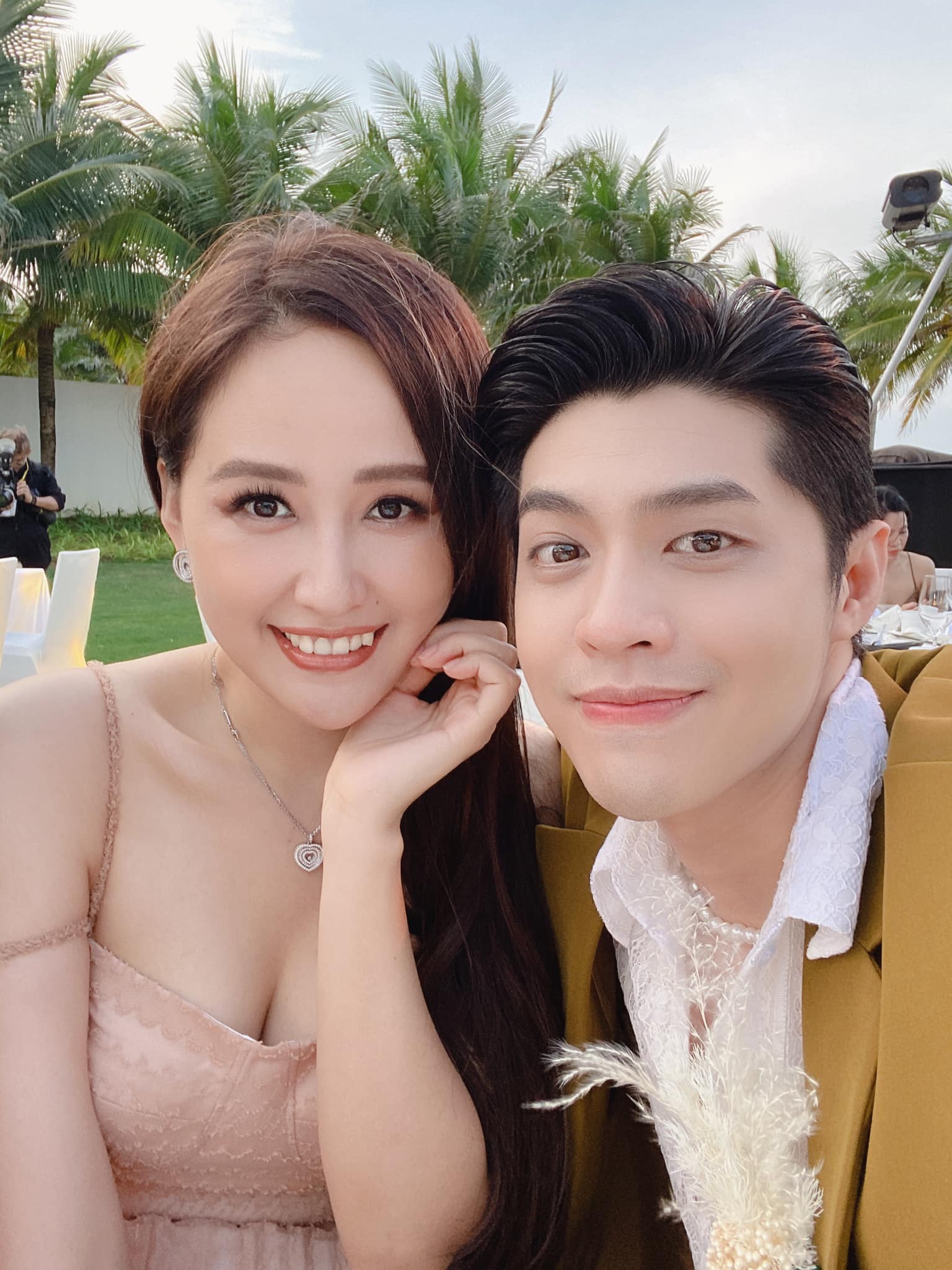 Noo Phước Thịnh tình tứ bên Mai Phương Thúy tại đám cưới Minh Hằng, liệu sẽ có thêm một siêu đám cưới? Noo Phước Thịnh tình tứ bên Mai Phương Thúy tại đám cưới Minh Hằng, liệu sẽ có thêm một siêu đám cưới?