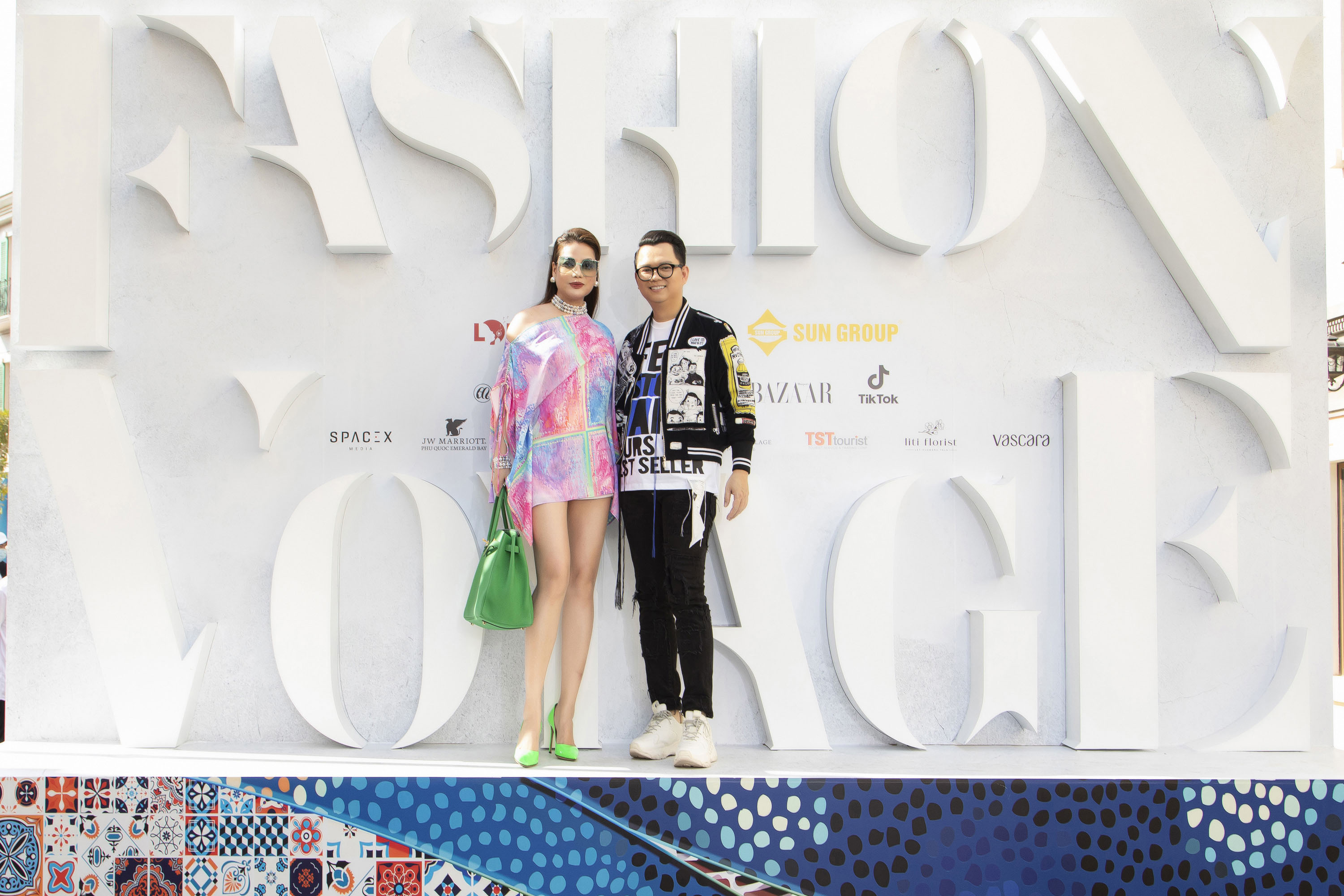 Dàn sao hội tụ tại show thời trang Fashion Voyage #3, Vũ Khắc Tiệp bịt khẩu trang kĩ lưỡng vẫn bị Paris gọi tên