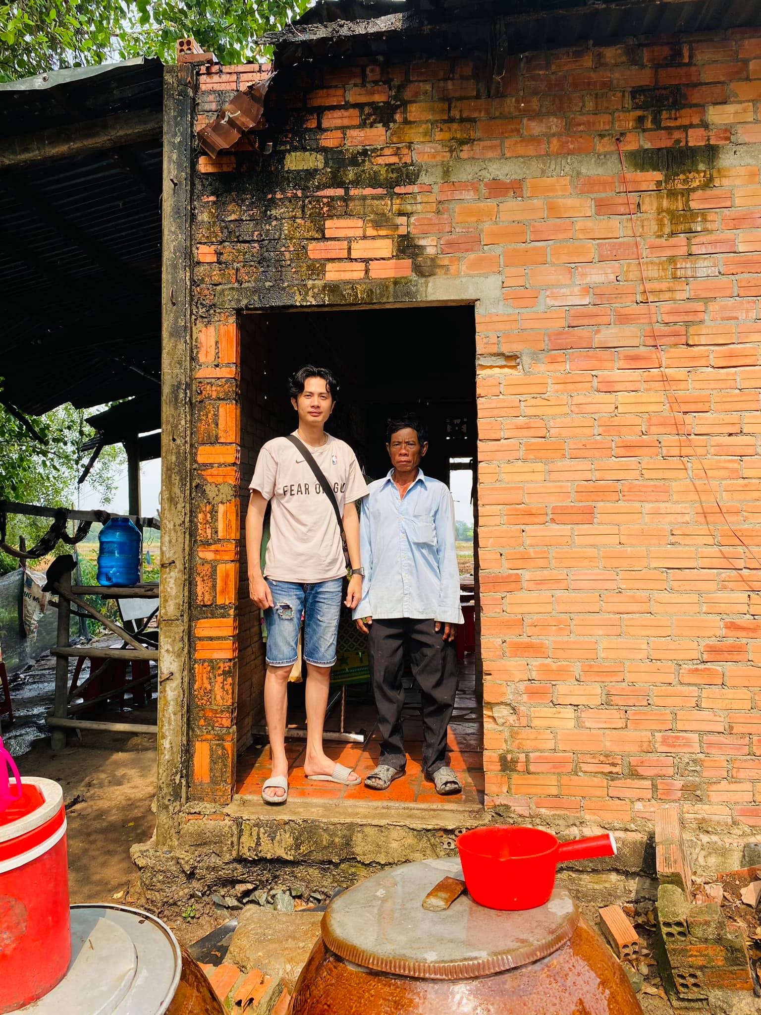 Huỳnh Phương đi tiền trạm trước khi xây nhà tình thương cho người nghèo