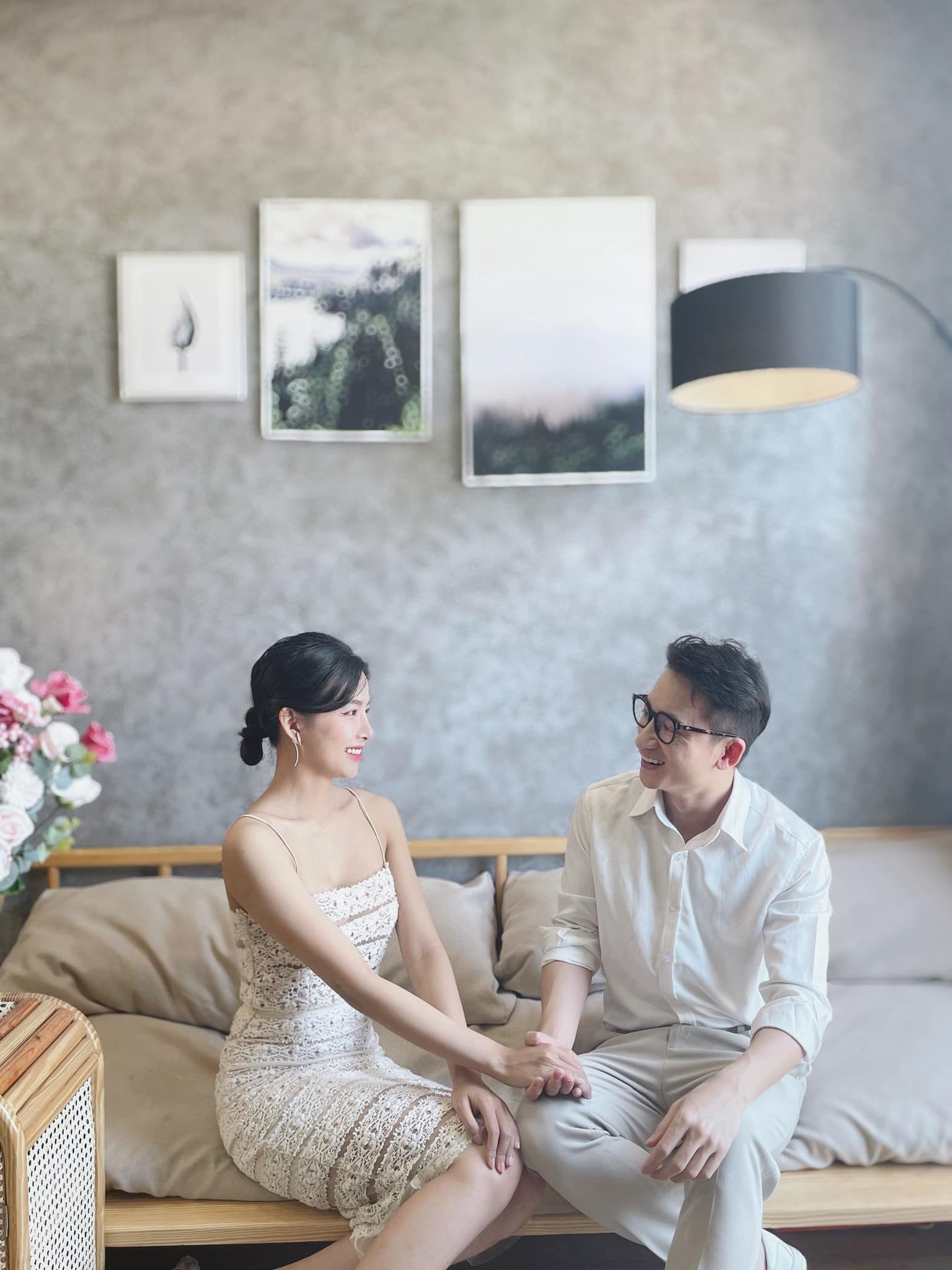 Độc quyền: Hé lộ 2 chiếc váy cưới bạn gái Phan Mạnh Quỳnh diện trong hôn lễ, chính nam nhạc sĩ lên ý tưởng thiết kế