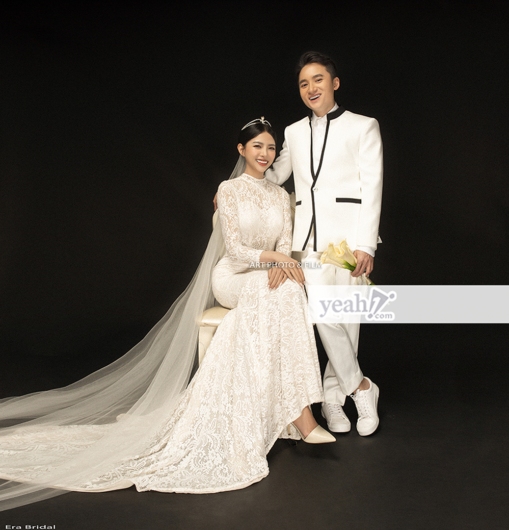Theo phong cách tối giản, ảnh cưới Phan Mạnh Quỳnh và Khánh Vy vẫn đẹp rạng ngời.
