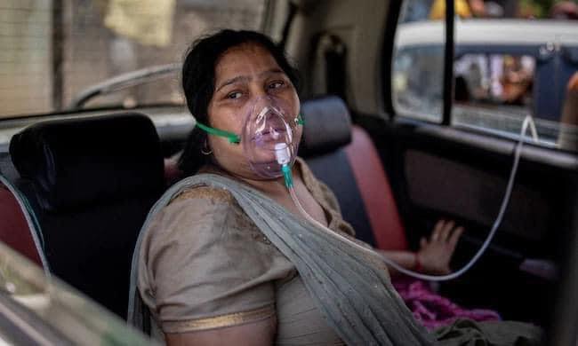 Mỗi ngày trôi qua, Ấn Độ ghi nhận hàng chục ngàn ca nhiễm mới và hàng ngàn người tử vong vì không thể chống chọi nổi.
