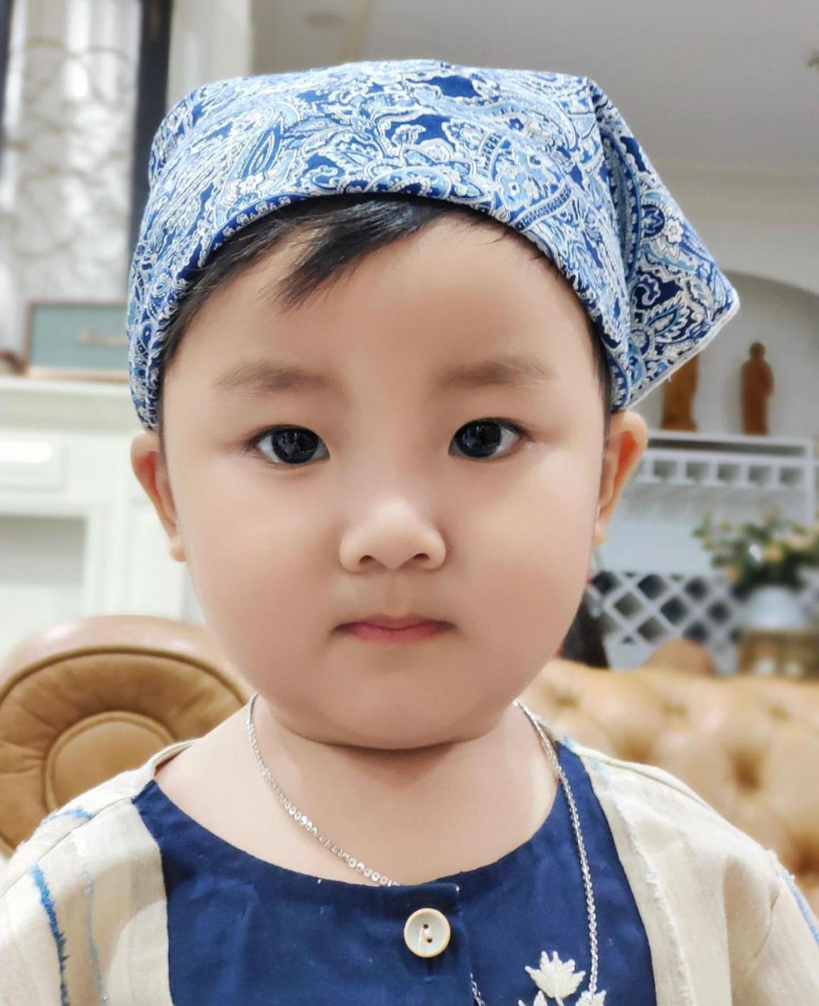 1001 biểu cảm đáng yêu của quý tử nhà Hòa Minzy, tinh nghịch hài hước y hệt mẹ 2 má bánh bao phúng phính của Bo khiến cô chú cưng hết nấc.