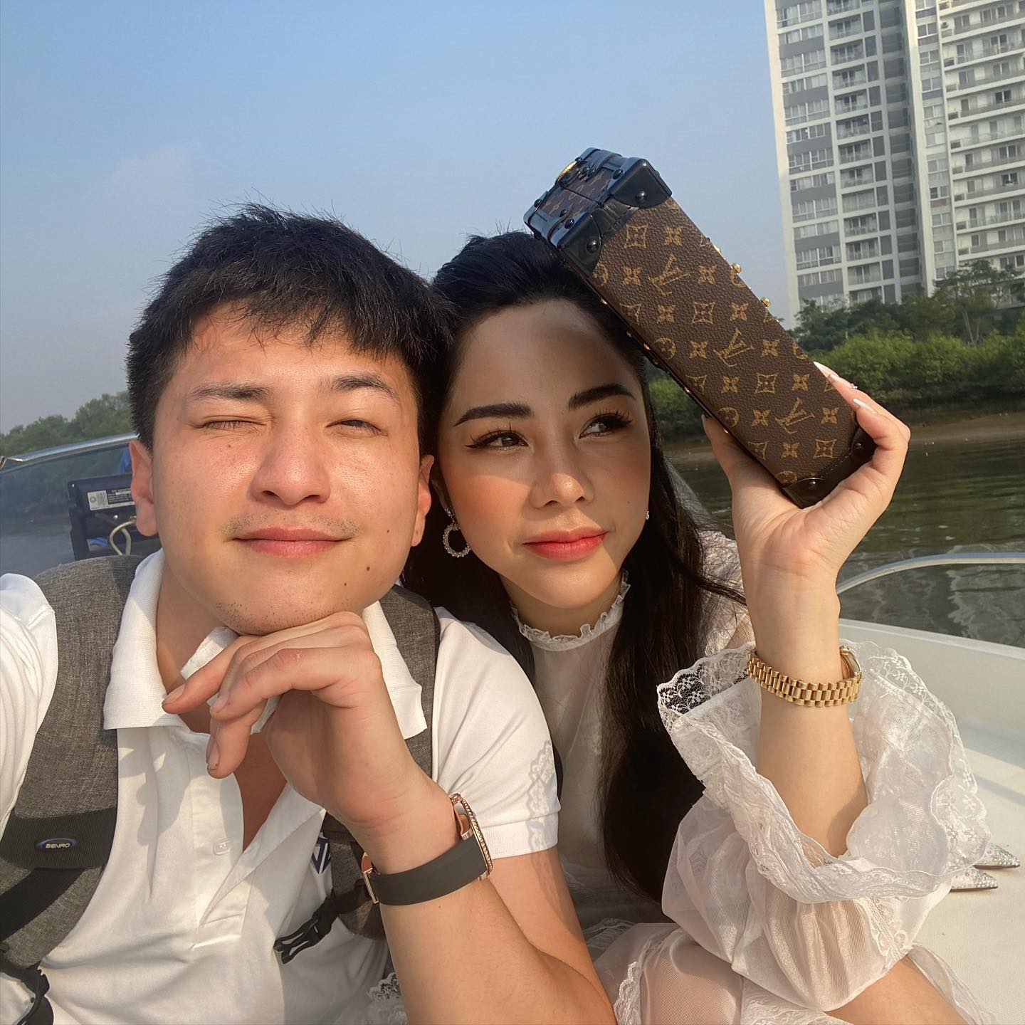Huỳnh Anh đã cầu hôn bạn gái và xưng hô vợ chồng như một gia đình.