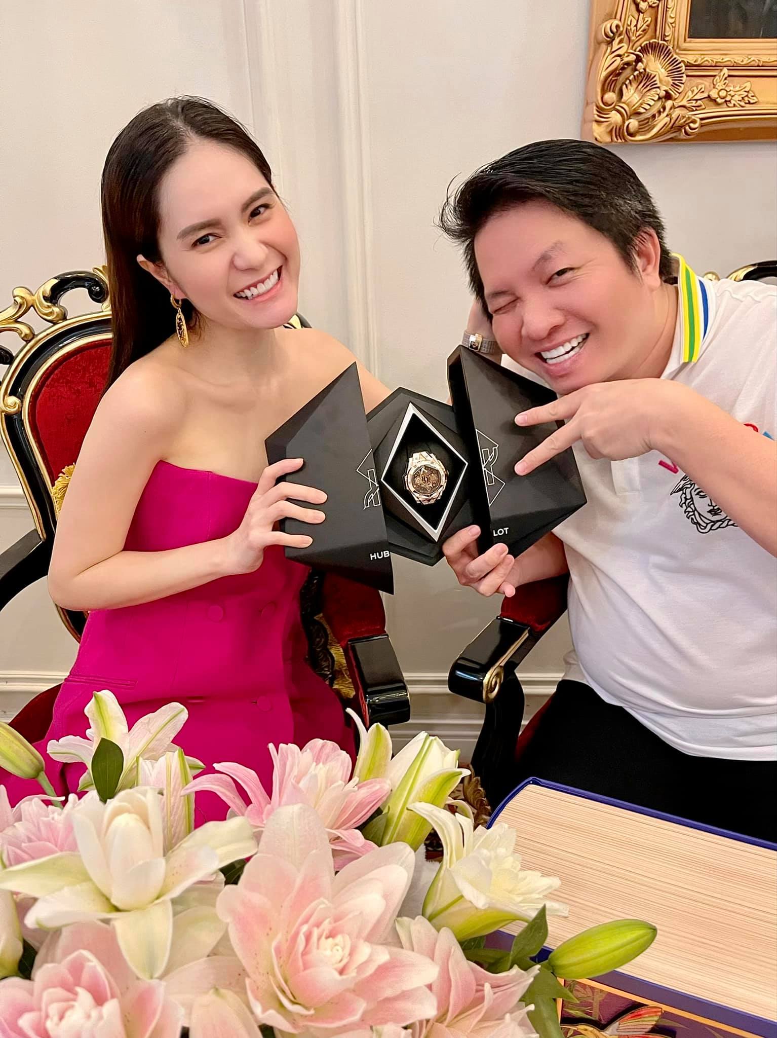 Đoàn Di Băng là 1 trong số những người sở hữu iPhone 13 màu hồng đầu tiên tại Việt Nam, nhìn giá mới sốc!