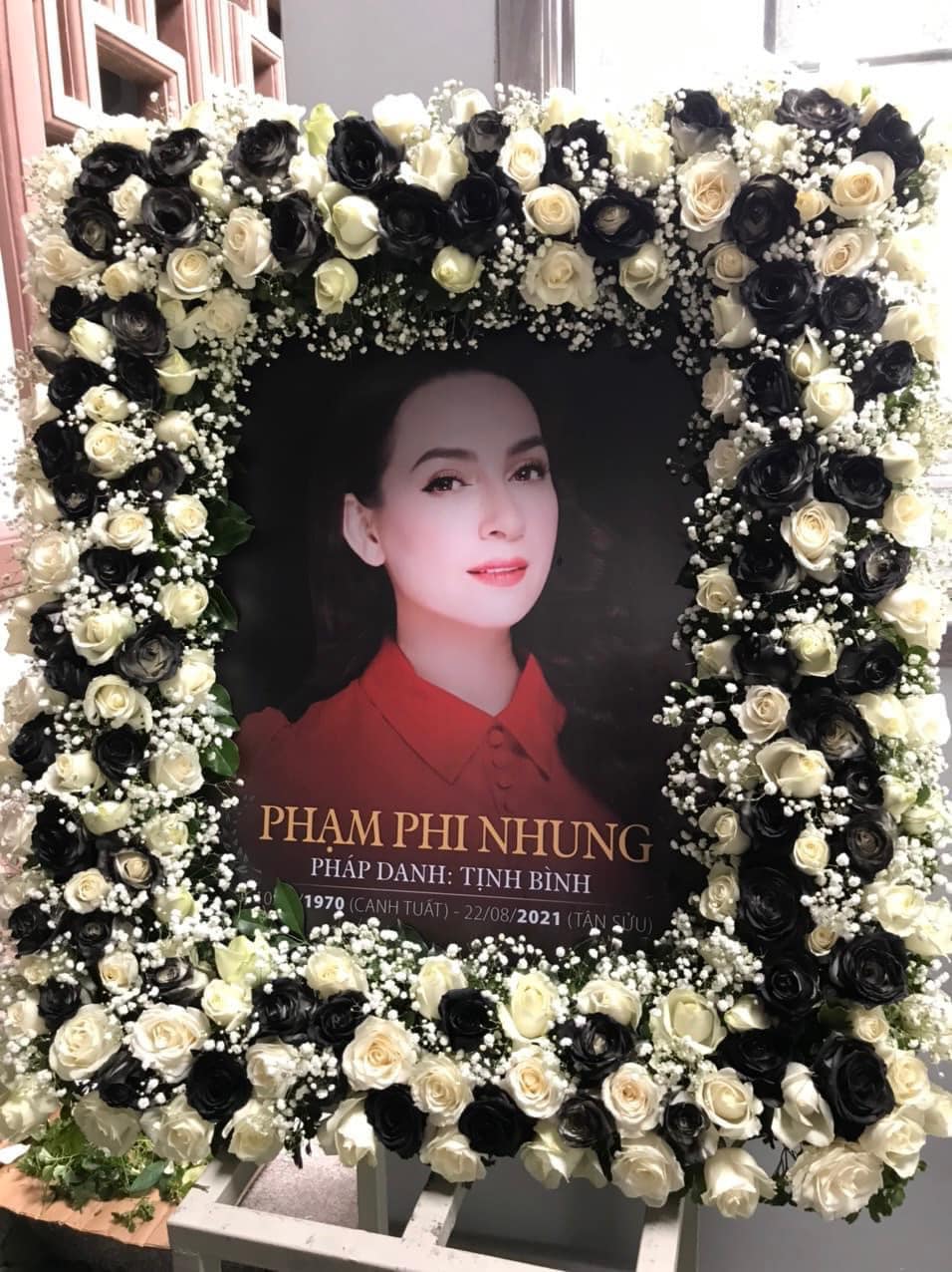 Lễ tưởng niệm cố ca sĩ Phi Nhung tạm hoãn vì quan khách đăng ký đến lễ viếng quá đông!