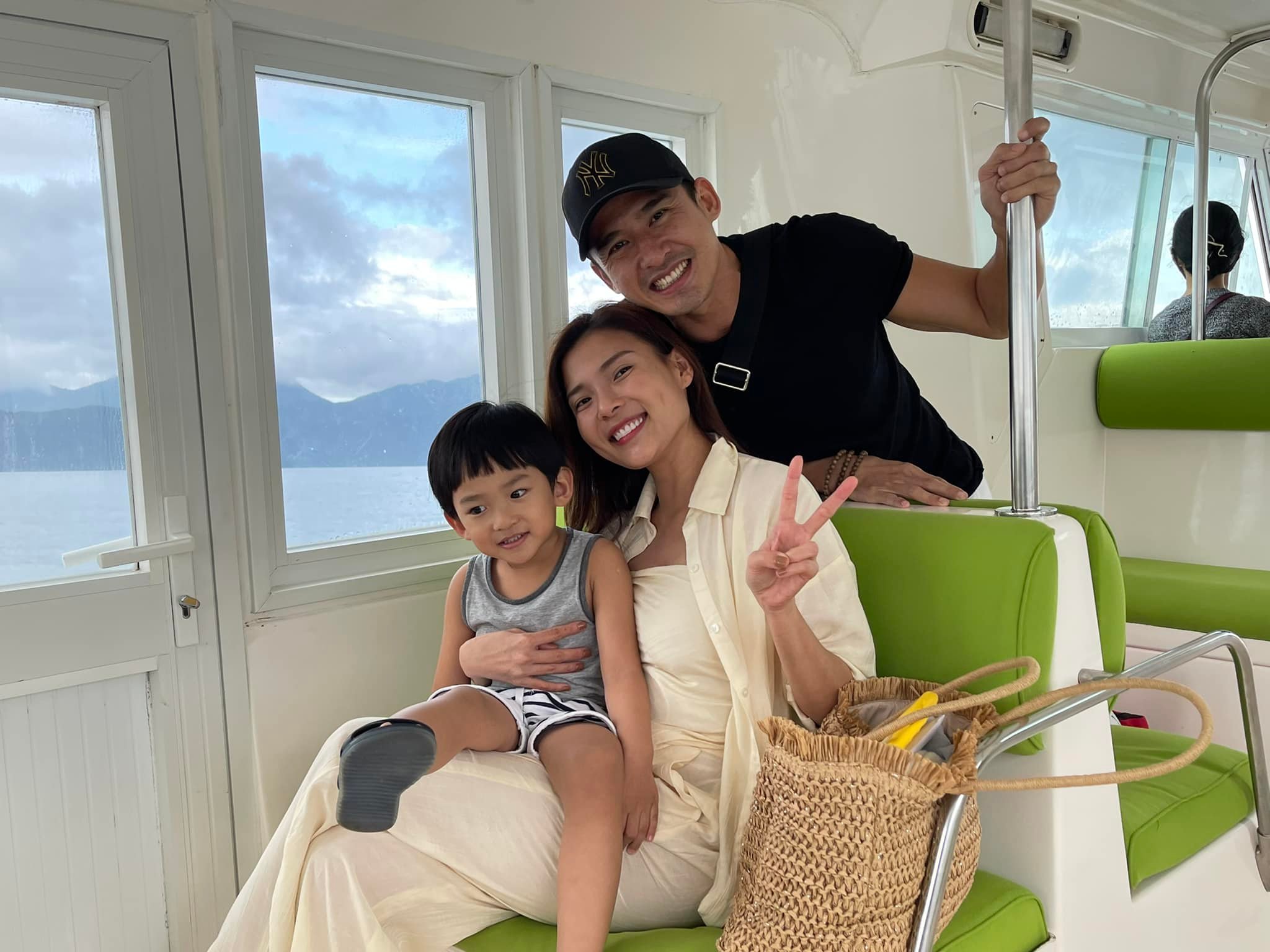Gia đình Thúy Diễm - Lương Thế Thành có chuyến du lịch đầu tiên sau kỳ nghỉ dịch dài