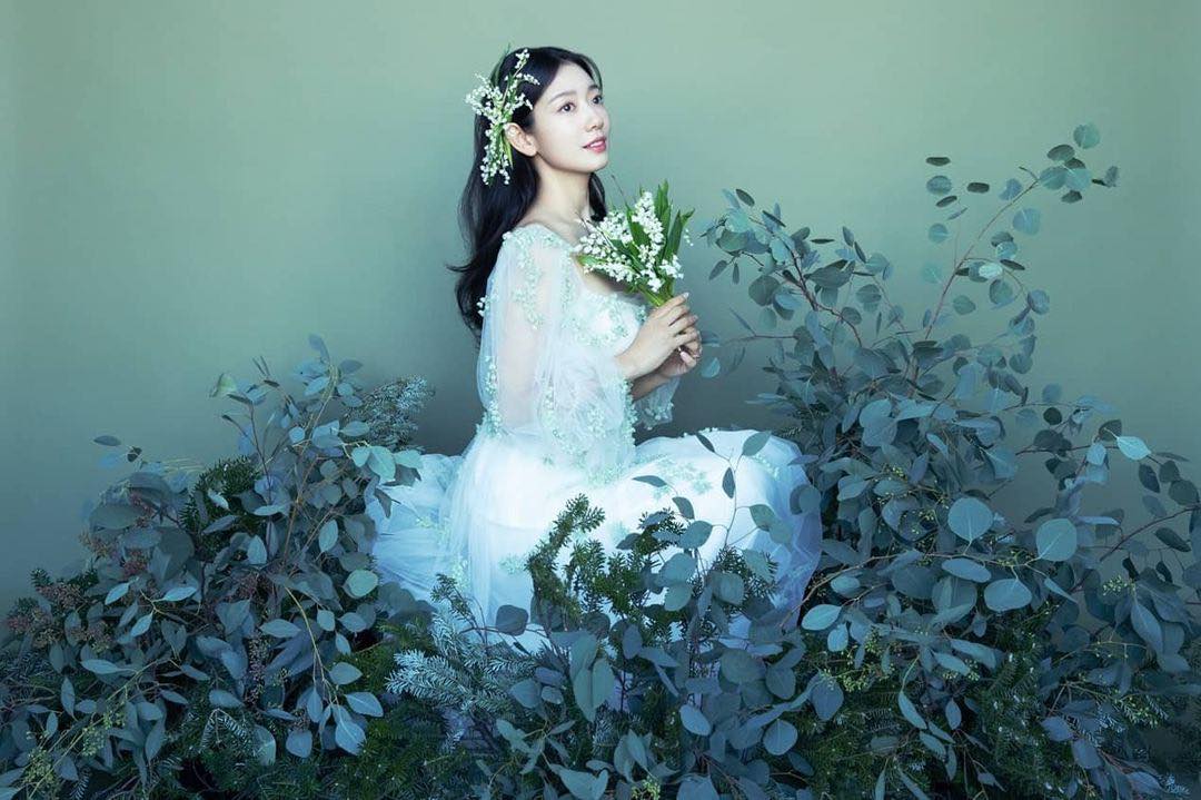 Cô dâu Park Shin Hye xinh đẹp tựa nàng thơ.