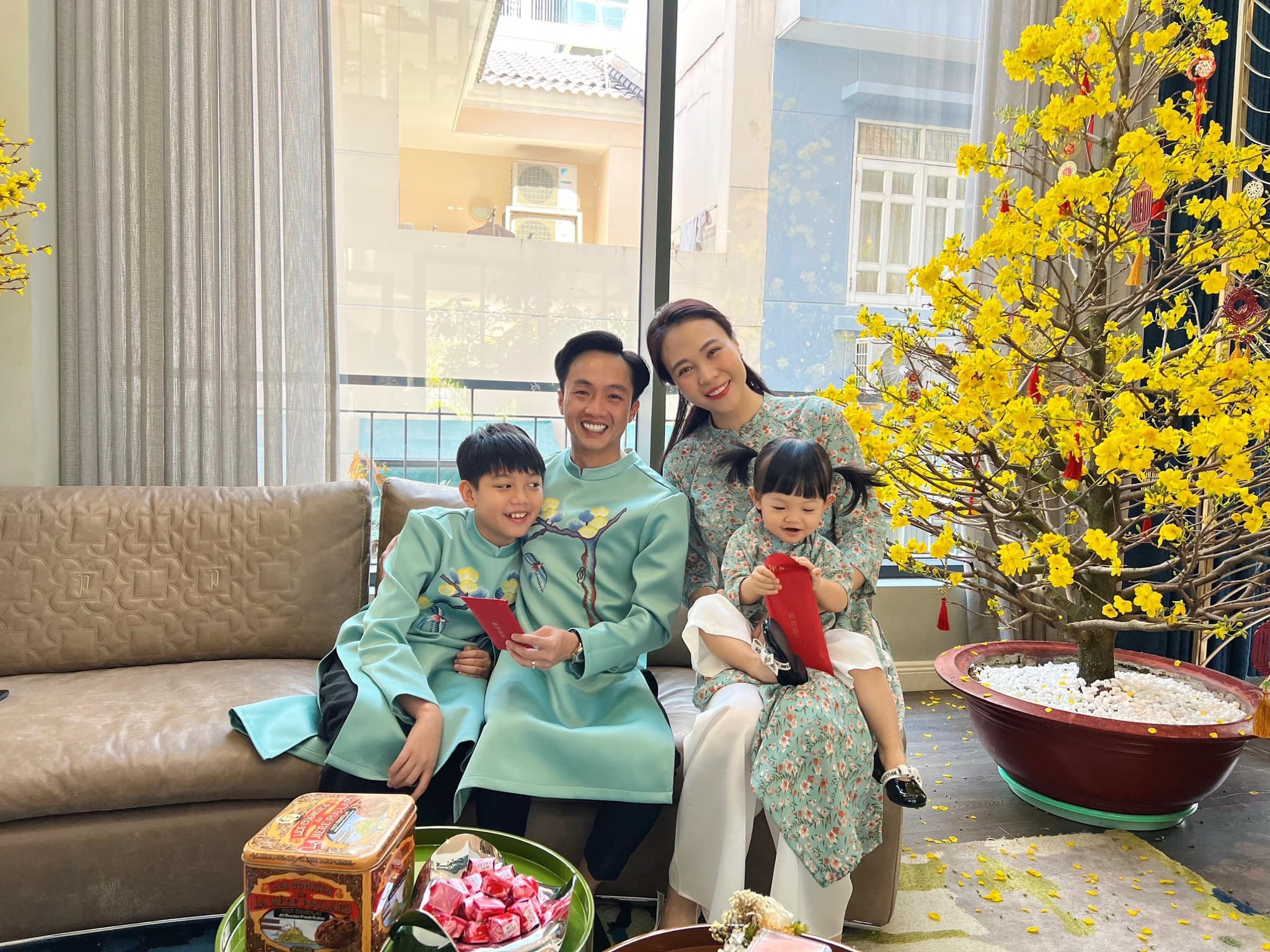 Gia đình nhỏ siêu hạnh phúc của Cường Đô La.