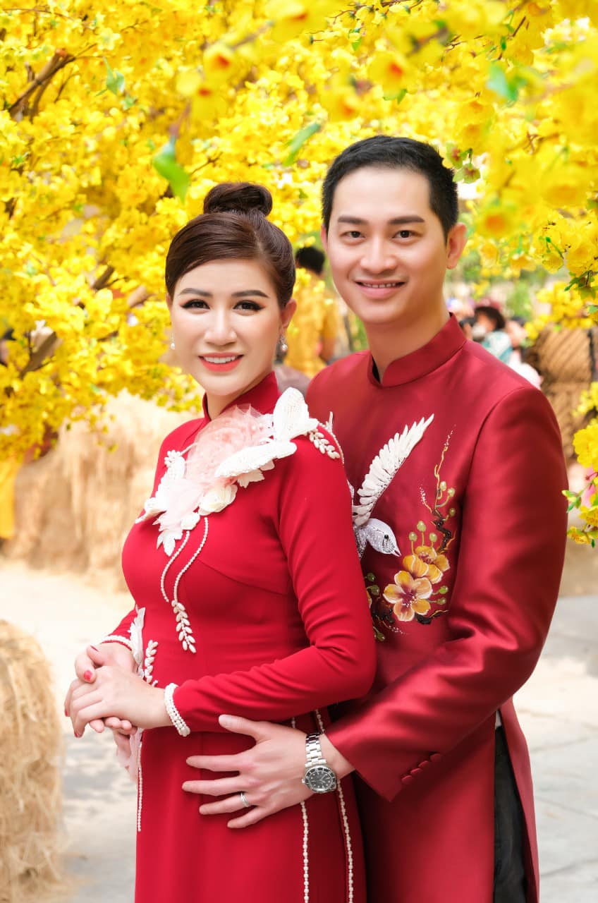 Trang Trần khoe bộ ảnh du xuân dịu dàng cùng chồng, tuyên bố năm Dần sẽ làm chuyện đại sự