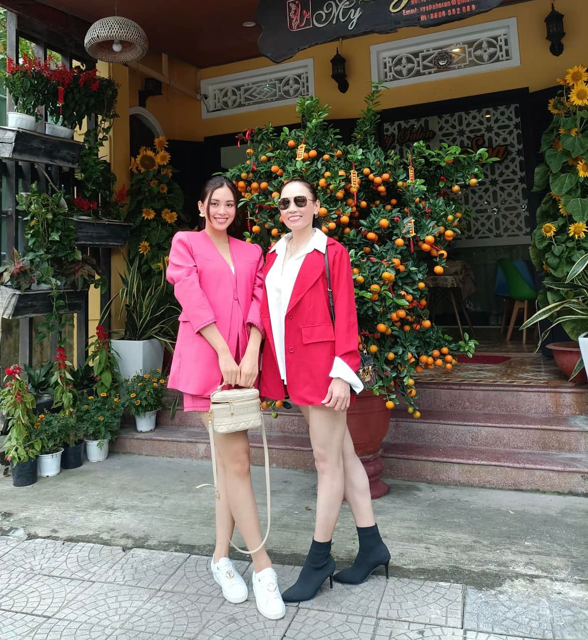 Các nàng hậu khoe ảnh bên gia đình ngày Tết, nhà nào cũng toàn gen trội! Các nàng hậu khoe ảnh bên gia đình ngày Tết, nhà nào cũng toàn gen trội!