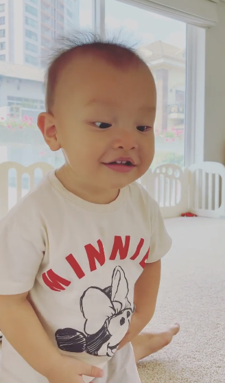 Hồ Ngọc Hà bốc phốt con trai Leon mắt mí lót mà thích trợn tròn hù dọa người khác siêu hài Hồ Ngọc Hà bốc phốt con trai Leon mắt mí lót mà thích trợn tròn hù dọa người khác siêu hài