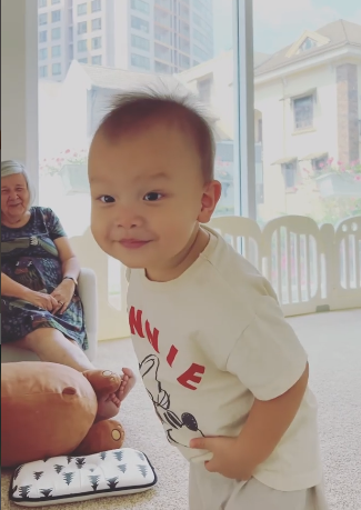 Hồ Ngọc Hà bốc phốt con trai Leon mắt mí lót mà thích trợn tròn hù dọa người khác siêu hài Hồ Ngọc Hà bốc phốt con trai Leon mắt mí lót mà thích trợn tròn hù dọa người khác siêu hài