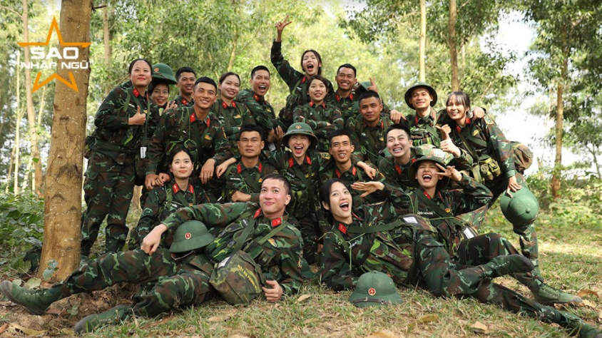 Đạo diễn Sao nhập ngũ 2022 tiết lộ dàn cast năm nay quy tụ những tên tuổi khủng nhất trong 10 mùa phát sóng Dàn cast đông nhất từ trước đến nay kết thúc ghi hình trong 7 ngày với nhiều kỷ niệm đẹp.