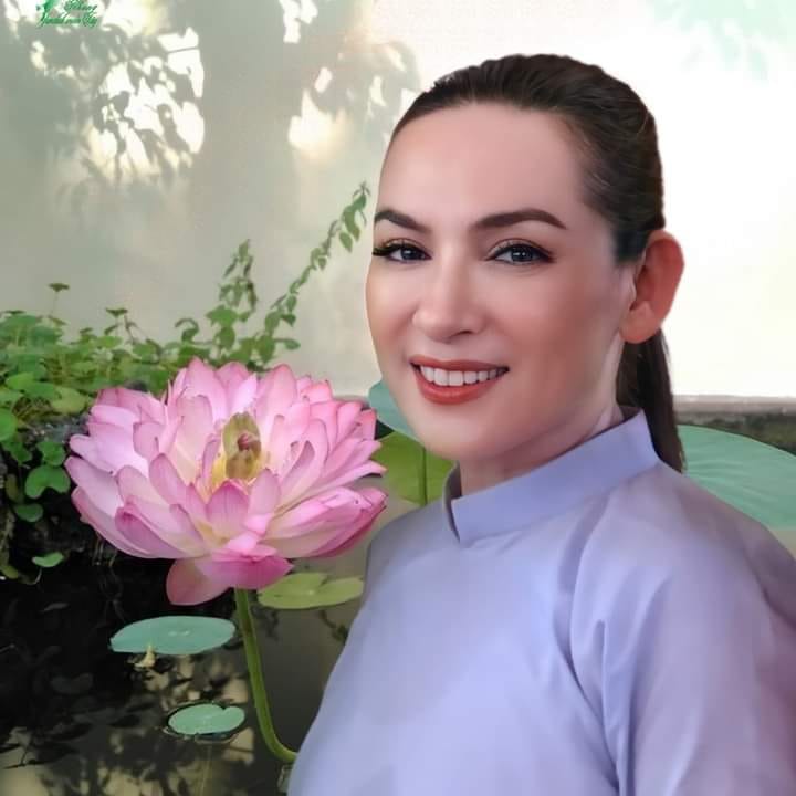 Việt Hương và fan đồng loạt chia sẻ ca khúc Luật trời của cố ca sĩ Phi Nhung sau khi CEO Phương Hằng bị bắt Việt Hương và fan đồng loạt chia sẻ ca khúc Luật trời của cố ca sĩ Phi Nhung sau khi CEO Phương Hằng bị bắt