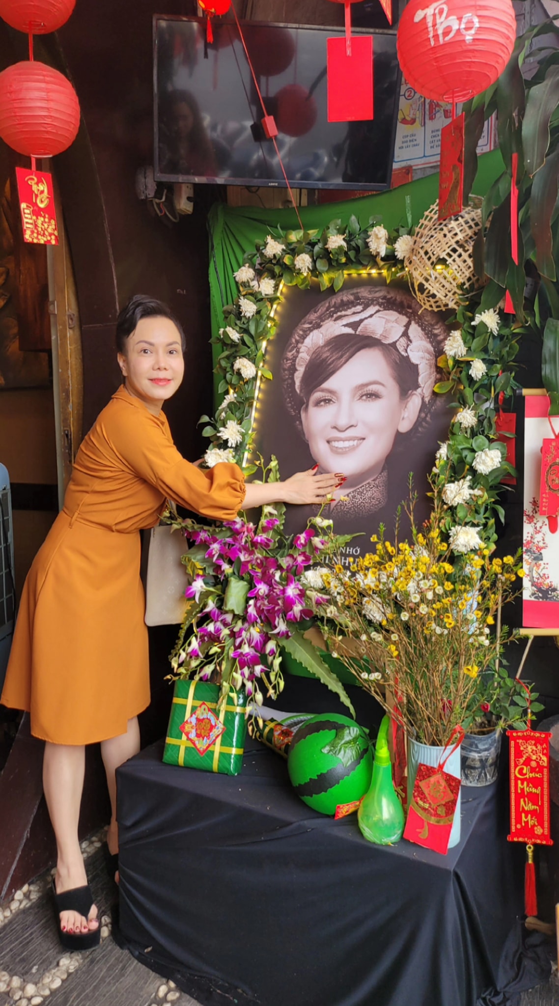 Việt Hương và fan đồng loạt chia sẻ ca khúc Luật trời của cố ca sĩ Phi Nhung sau khi CEO Phương Hằng bị bắt Việt Hương và fan đồng loạt chia sẻ ca khúc Luật trời của cố ca sĩ Phi Nhung sau khi CEO Phương Hằng bị bắt