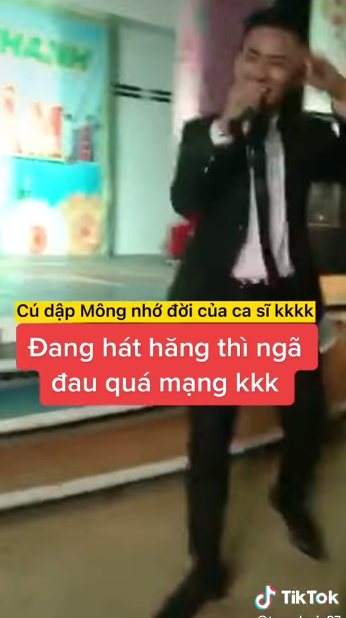 Sau clip bị cho là hát nhép của Erik, netizen đào lại clip Hoài Lâm té sấp mặt khi diễn nhưng hát live vẫn đỉnh