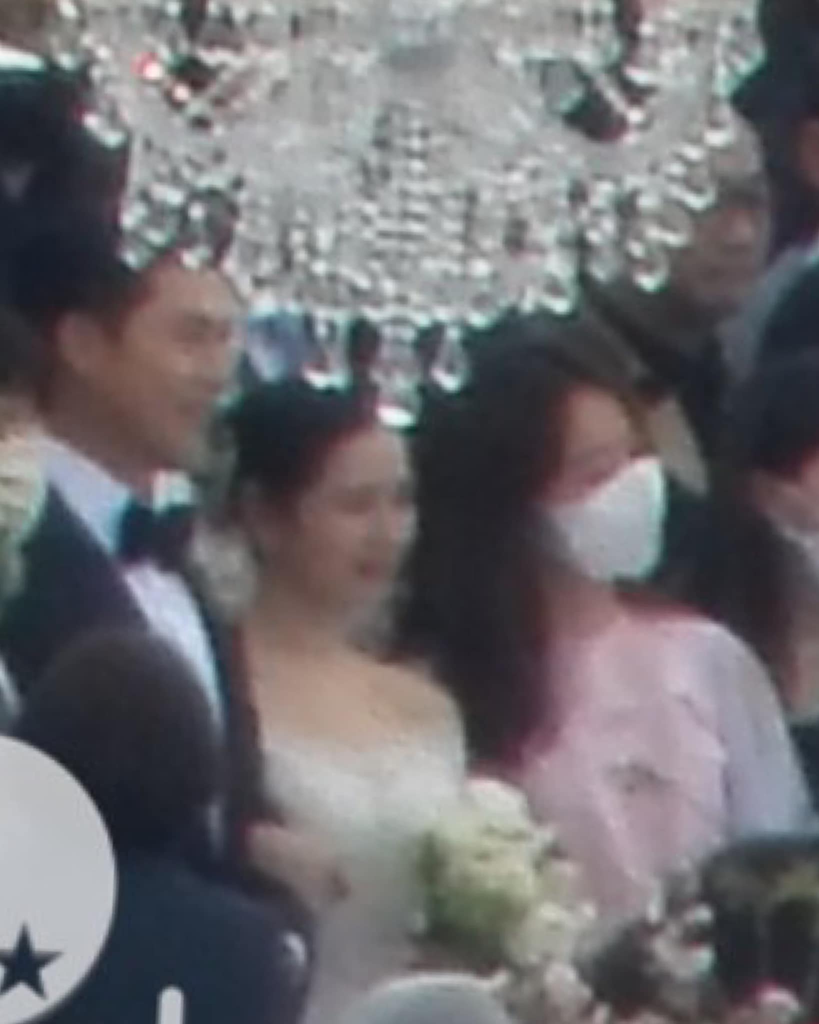Hyun Bin nhắn nhủ lời hẹn thề đến Son Ye Jin, cô dâu bật khóc hạnh phúc, Gong Hyo Jin bắt được hoa cưới Gong Hyo Jin chụp hình kỉ niệm bên cô dâu chú rể.