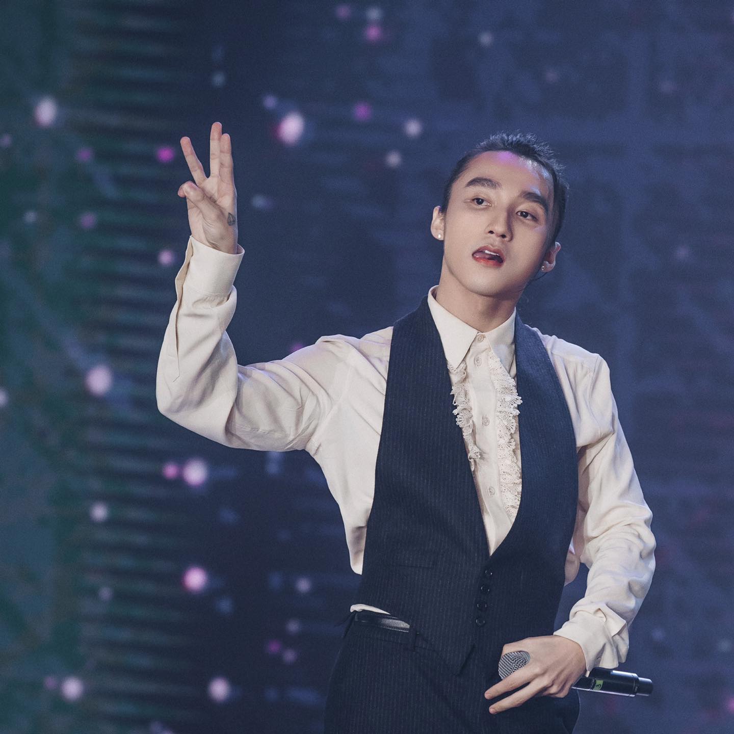 Sơn Tùng M-TP chính thức tung poster comeback, ca khúc bằng tiếng Anh đầu tiên sắp ra đời Sơn Tùng M-TP chính thức tung poster comeback, ca khúc bằng tiếng Anh đầu tiên sắp ra đời