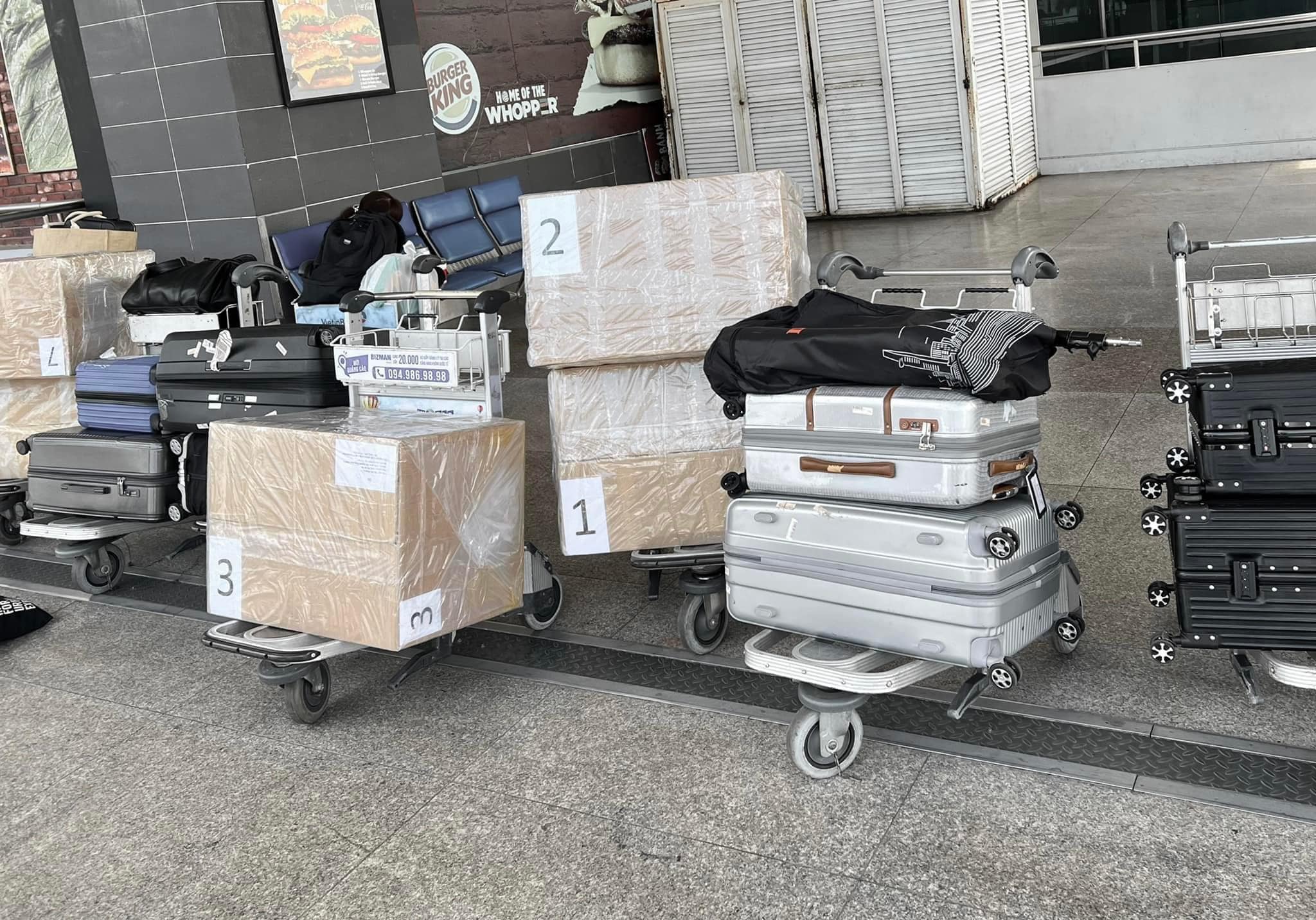 Lý Nhã Kỳ mang 43 chiếc vali đựng trang phục để tham dự LHP Cannes 2022, thưởng ekip 10.000 Euro xài chơi