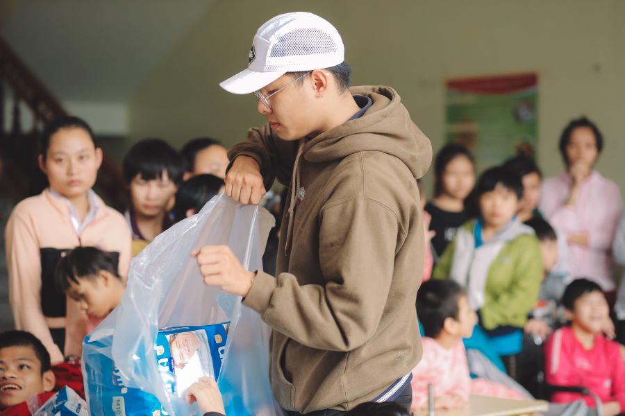 Kết thúc NERD TOUR thu hút hàng chục nghìn khán giả, GERDNANG khởi động dự án quỹ “Cho Em Đi Học” tại miền Trung - ảnh 7