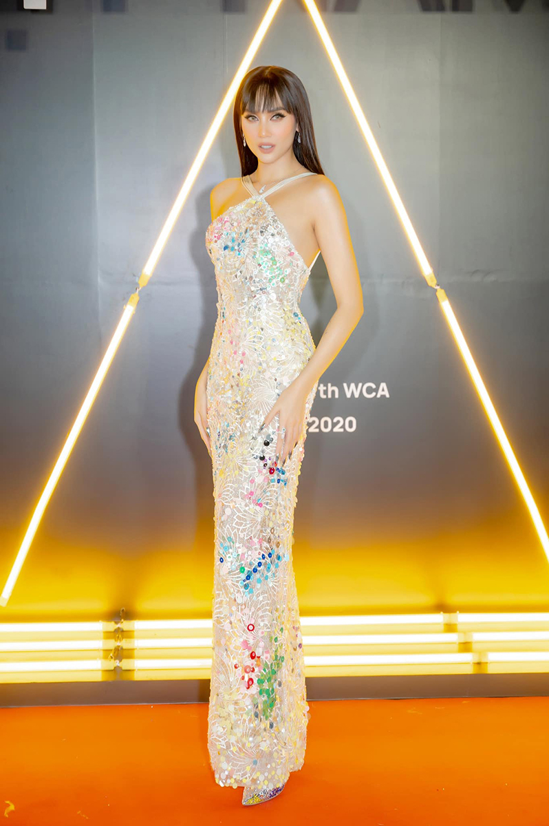 Võ Hoàng Yến xuất hiện tại lễ trao giải tối ngày 22/1 với mẫu thiết kế quyến rũ của NTK Nguyễn Công Trí