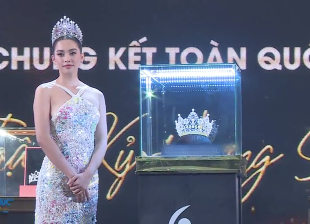 Hình ảnh 'dìm hàng' vóc dáng của hoa hậu Tiểu Vy trong livestream trực tiếp của chương trình khiến khán giả 'bật ngửa'