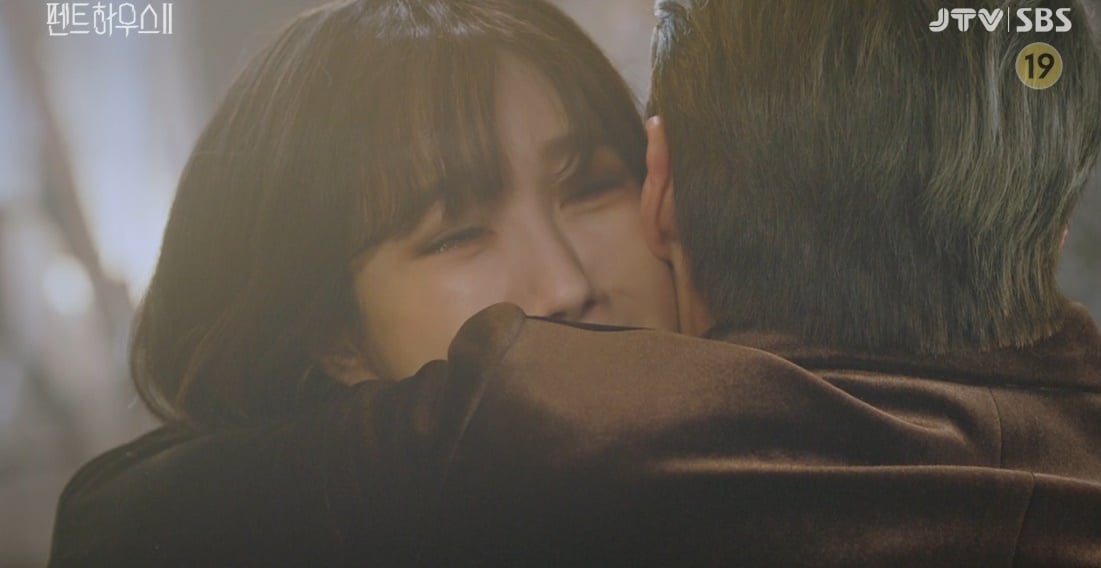 Logan Lee đến nói lời từ biệt với Ae Kyo khiến cô nàng rơi nước mắt. Cuối cùng, Ae Kyo đã chịu gật đầu thừa nhận bản thân chính là Shim Su Ryeon và cảm ơn Logan Lee vì vẫn luôn nhớ đến mình