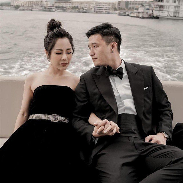 Động thái đầu tiên của Huỳnh Anh sau ồn ào nhẫn cầu hôn: Khoe ảnh hôn say đắm vợ sắp cưới
