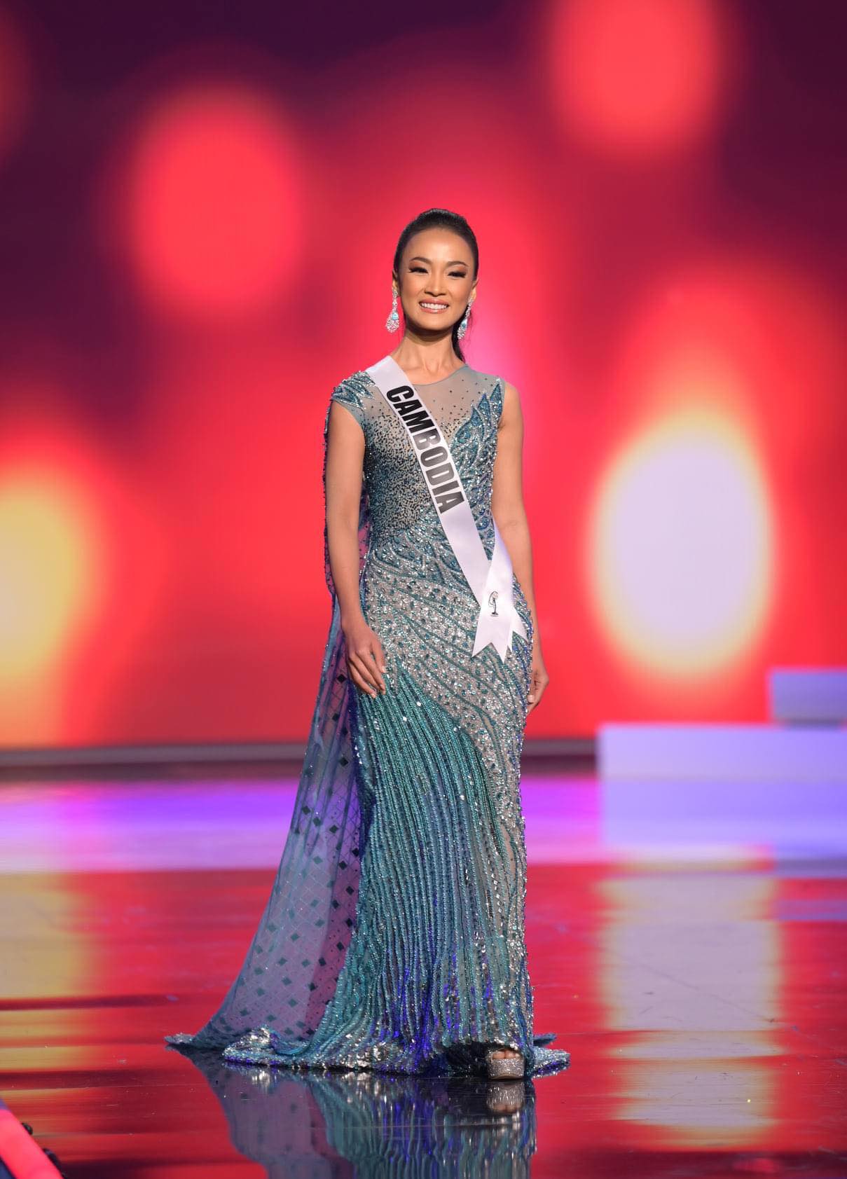 Những outfit dạ hội khiến người xem “ngán ngẩm” tại Miss Universe 2020