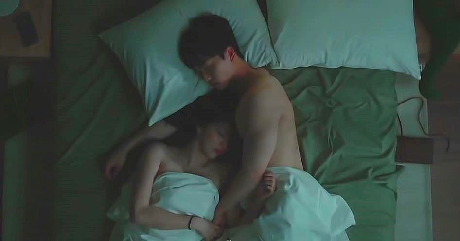 Muôn kiểu 'giường chiếu' trong phim cũng thua hậu trường tình tứ của cặp đôi 'Nevertheless' - ảnh 3