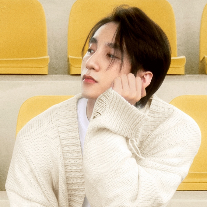 Sơn Tùng M-TP cover hit của Hari Won ngọt lịm nhưng mái tóc dài lạ lẫm mới là spotlight Mặc lùm xùm tình ái, 'Muộn rồi mà sao còn' của Sơn Tùng M-TP vẫn đạt nhiều thành tích 'khủng'.