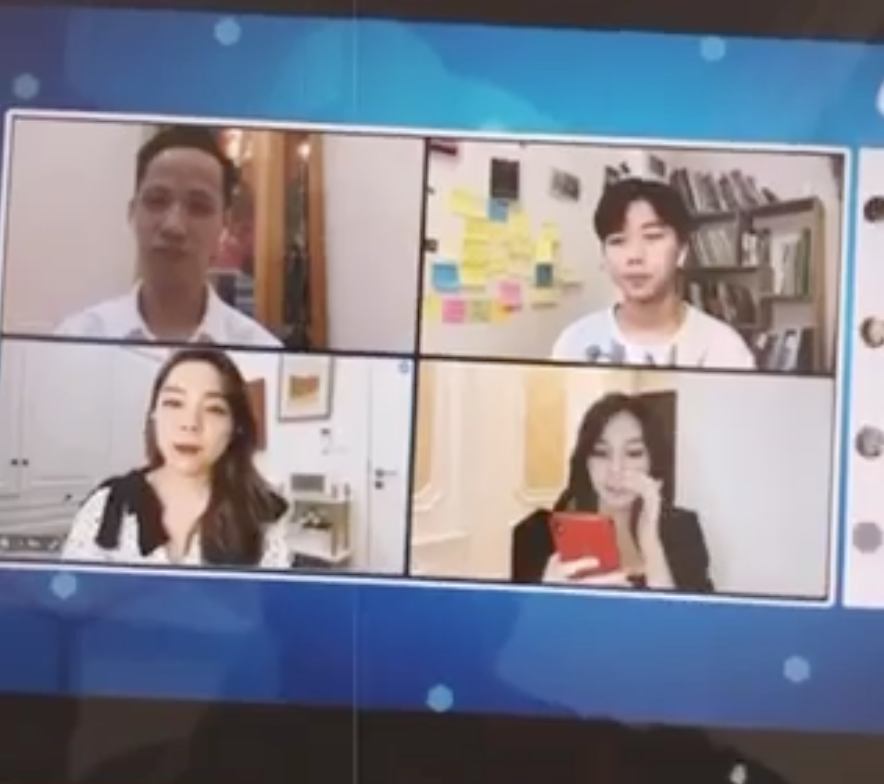 Đoạn clip mấy giây ghi lại cảnh Hoa hậu Đỗ Thị Hà sử dụng điện thoại trong buổi livestream giao lưu của trường
