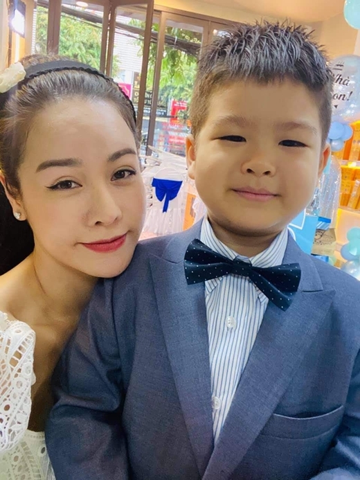 Nhật Kim Anh bật khóc vì quá lâu chưa được gặp con trai: Nếu con ở bên ba và hạnh phúc thì mẹ vẫn ở đây chờ Nhật Kim Anh bật khóc vì quá lâu chưa được gặp con trai: 'Nếu con ở bên ba và hạnh phúc thì mẹ vẫn ở đây chờ' - ảnh 5