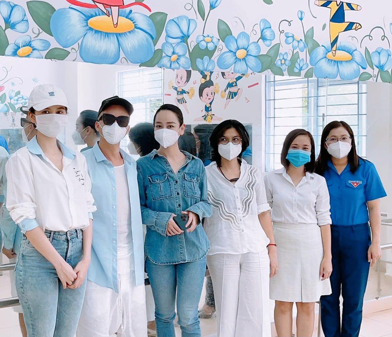 Ngọc Trinh trao tặng hơn 70 suất học bổng năm học mới cho trẻ em mồ côi vì dịch bệnh Ngọc Trinh trao tặng hơn 70 suất học bổng năm học mới cho trẻ em mồ côi vì dịch bệnh - ảnh 2