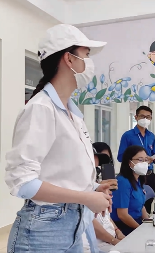 Ngọc Trinh trao tặng hơn 70 suất học bổng năm học mới cho trẻ em mồ côi vì dịch bệnh Một mùa Trung Thu đặc biệt của Ngọc Trinh với hành động nhân văn, giúp đỡ nhiều em nhỏ mất mát cha mẹ vì hoàn cảnh dịch bệnh.