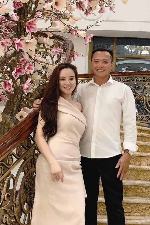 Vy Oanh lần đầu công khai profile chồng đại gia, khuyên một nữ CEO nên học hỏi thay vì rảnh rỗi livestream