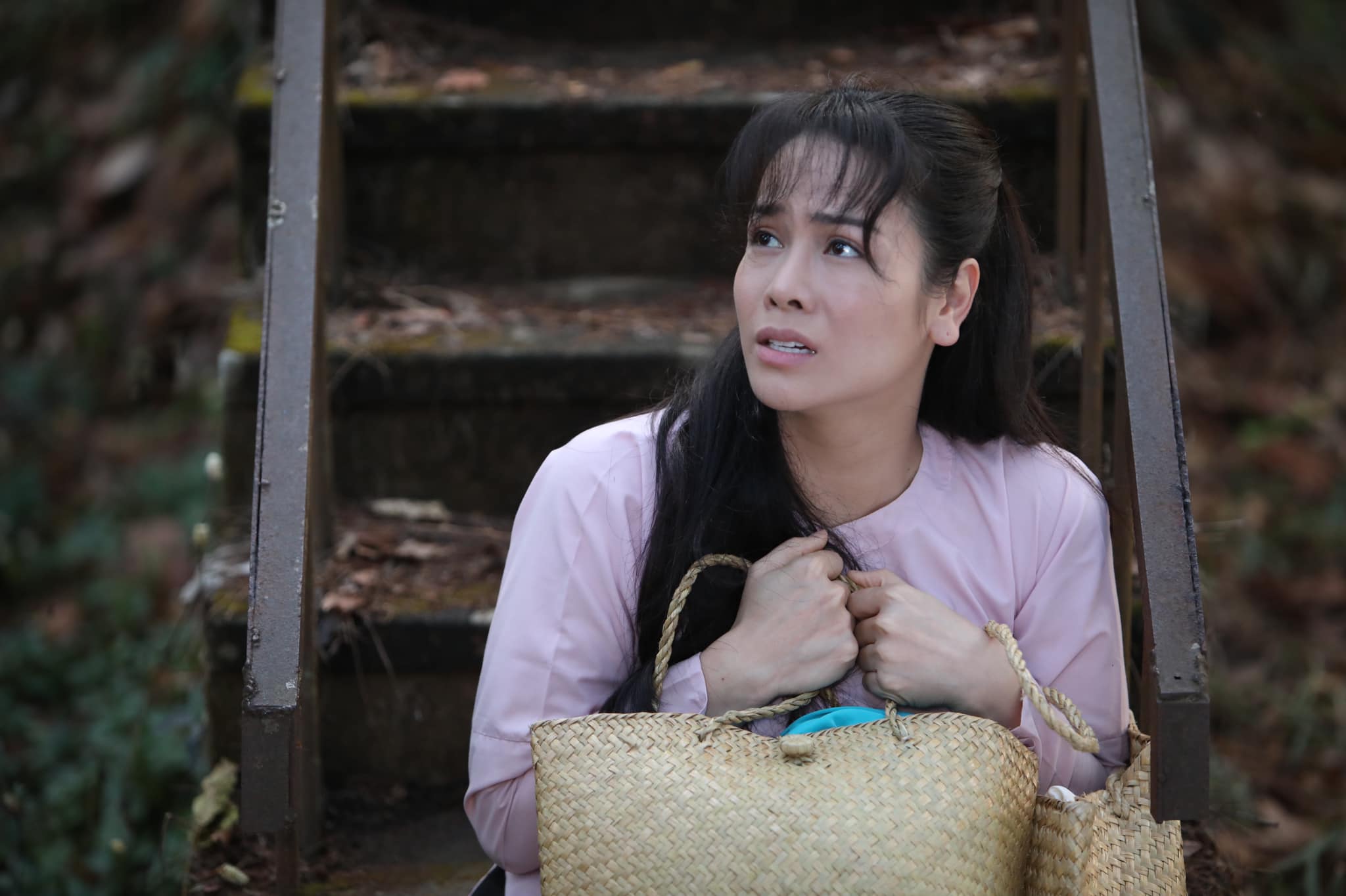 Nhật Kim Anh mang bầu, bị cắt tóc, 'làm nhục'  trong phim mới  'Lưới trời' - ảnh 3